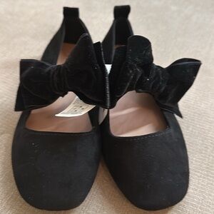 Black bow ballet flats